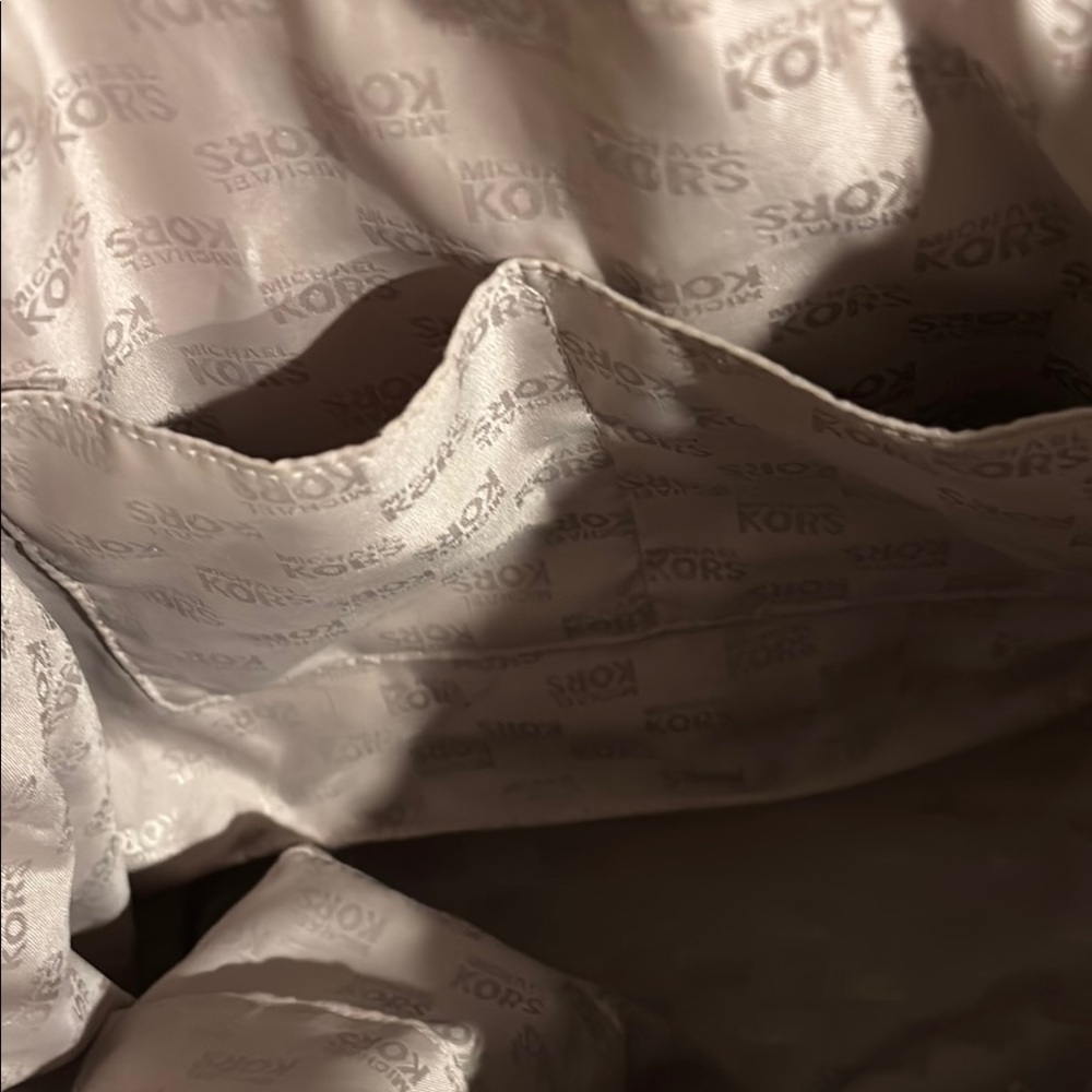 Michael Kors Tan Shoulder Bag with Rope Handles - Picture 8 of 9